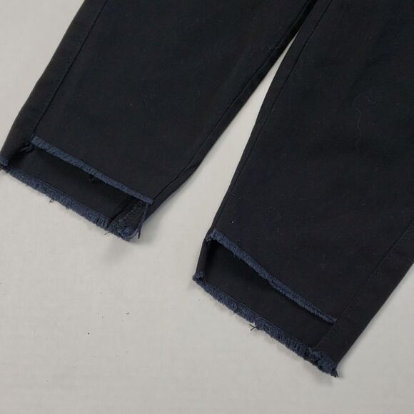 Simply styled raw edge slit knee skinny jean - Picture 5 of 8